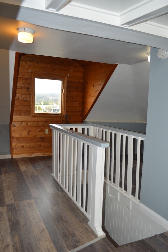 Building Photo - 430 S Holladay Dr