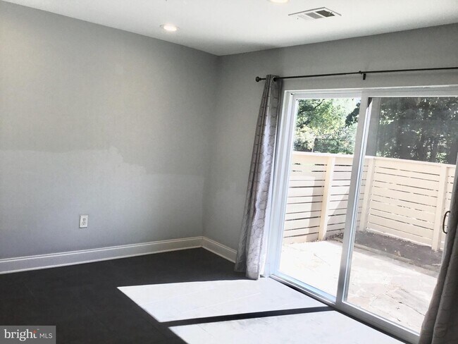 Foto del edificio - 11704 Indian Ridge Rd