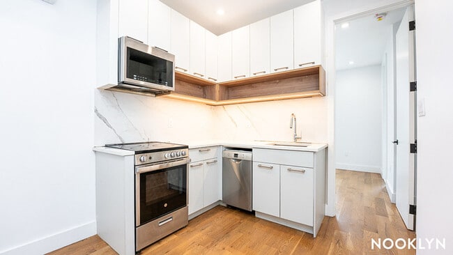 Building Photo - 122 29th St