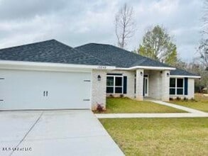 Building Photo - 15349 Lakeview Ct