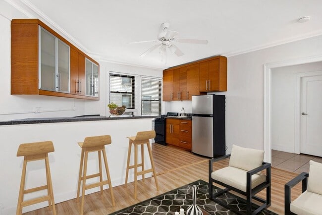 1BR, 1BA Kitchen - 2756-60 N. Pine Grove