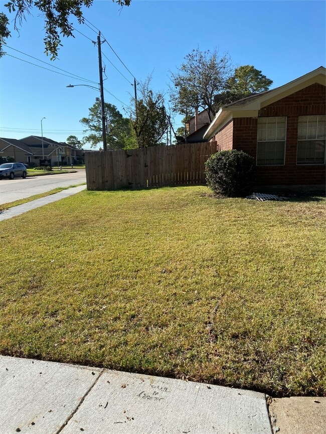 Building Photo - 6303 Southwood Ct S