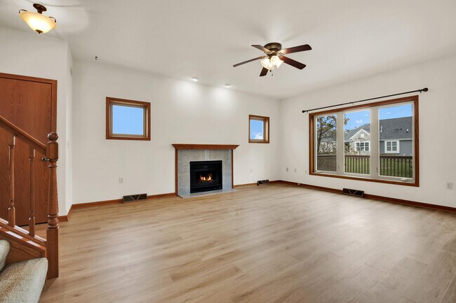 Foto del edificio - 407 Century Oak Dr