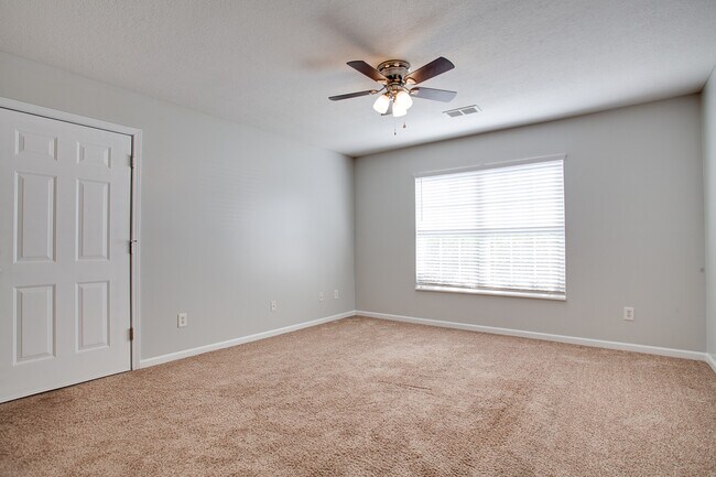 Building Photo - 1653 Maple View Way