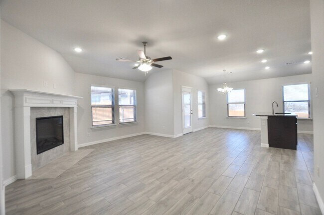Building Photo - FOR LEASE! Charming 4 Bedroom - 2 Bathroom...