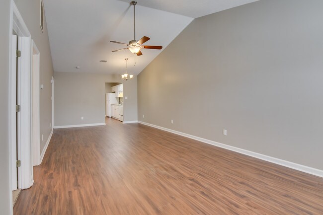 Foto del edificio - 134 Ginkgo Ln