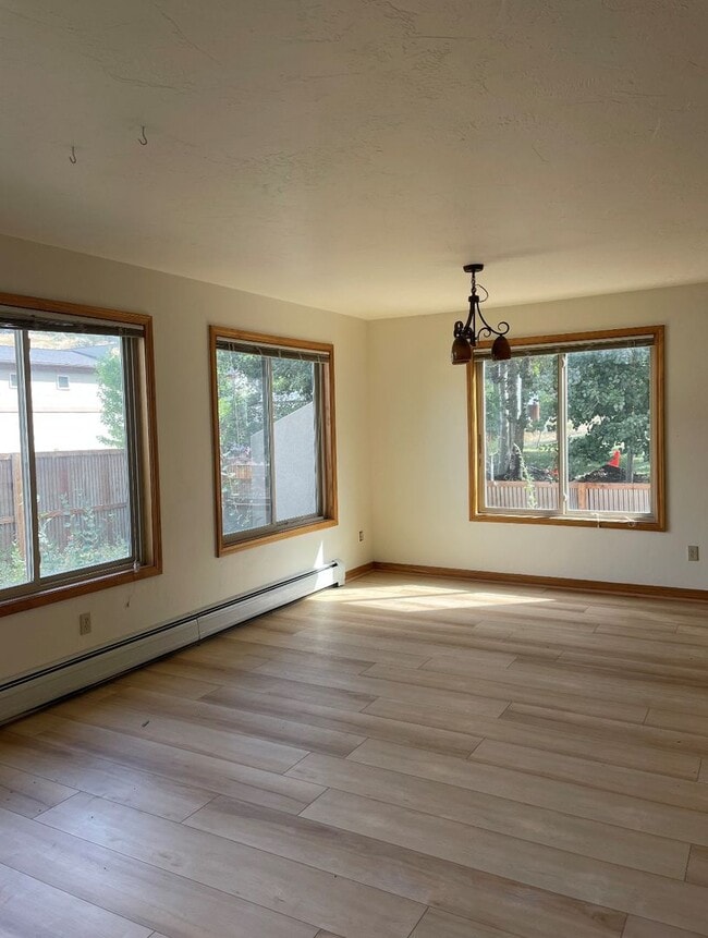 Building Photo - Beautiful & Spacious 2-Bedroom, 3-Bath Tow...