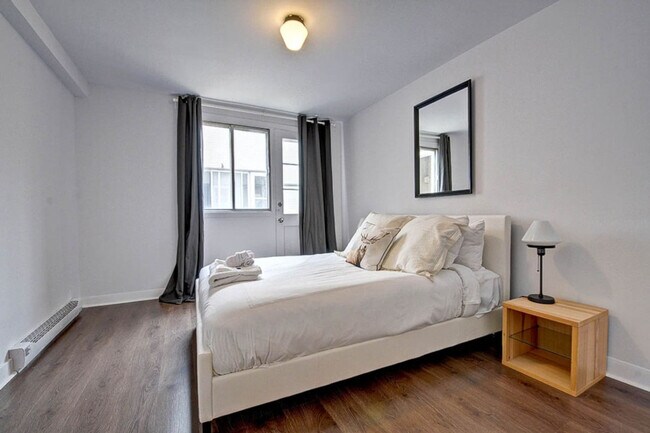 Photo du bâtiment - 1379 Rue Ontario E