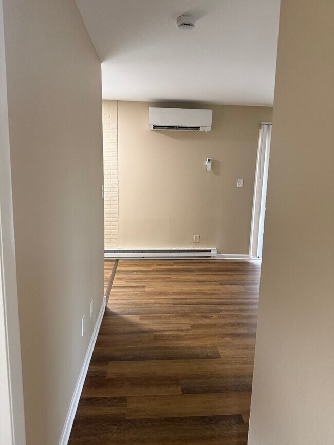 Foto del edificio - 1351 Monomoy St