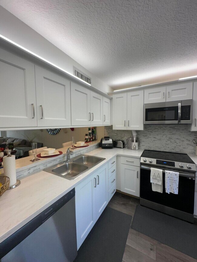 Foto del edificio - 3630 Whitehall Dr