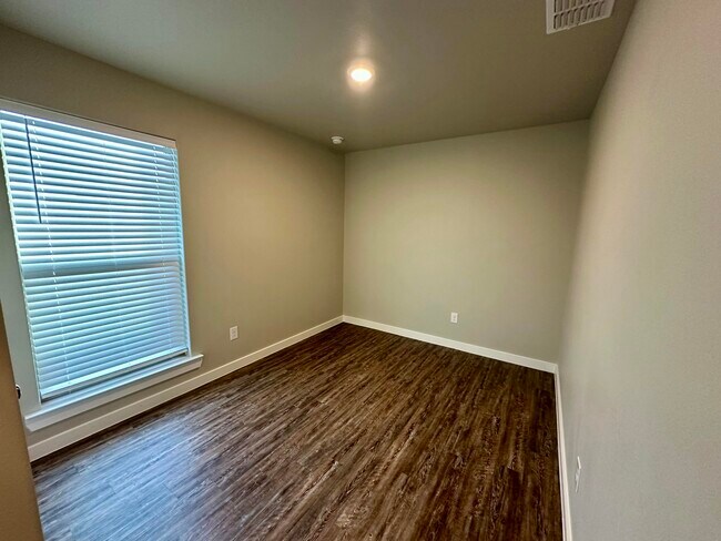 Building Photo - 2012 Bryan Ave