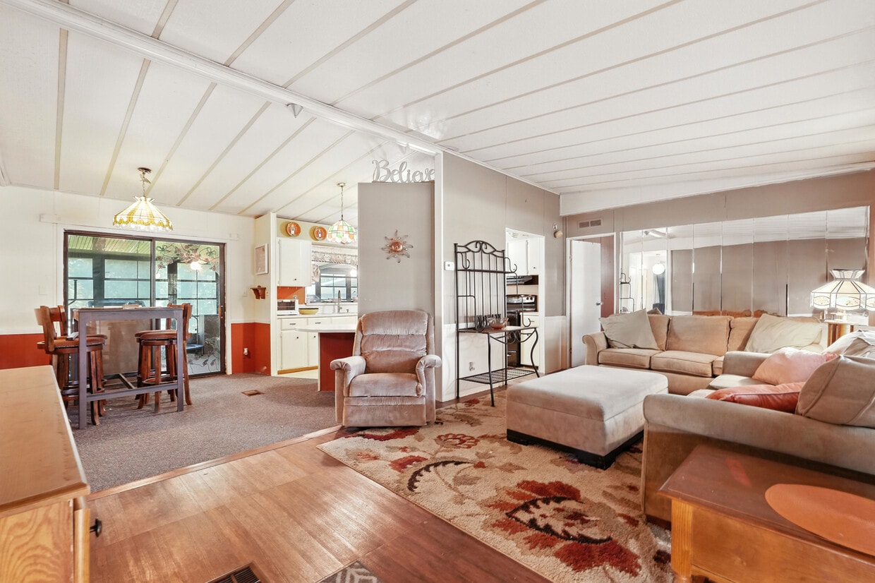 Primary Photo - 163 Buchanan Cir