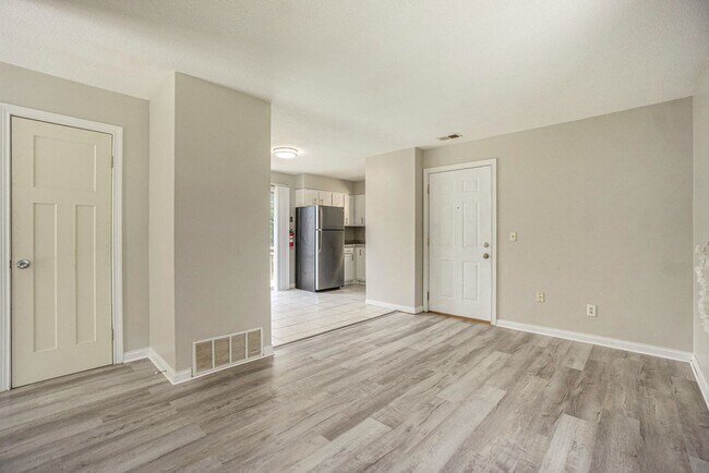 Foto del edificio - Charming, fully remodeled 2-Bed/1-Bath Par...