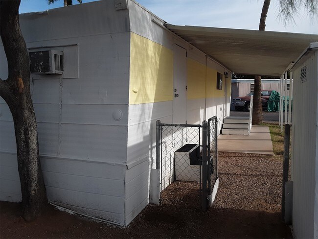 Building Photo - 710 S Lawson Dr