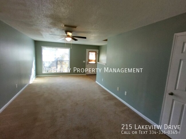 Foto del edificio - Welcome to this cozy 2-bedroom, 2-bath bri...