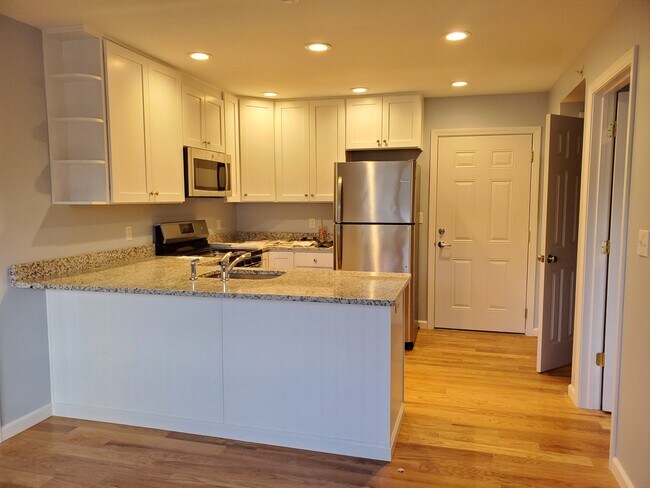 Foto del edificio - 755 Boston Post Rd