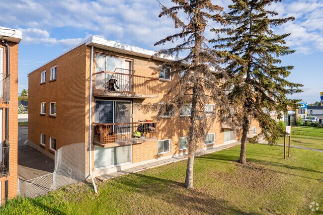 Building Photo - Westbrook Manor