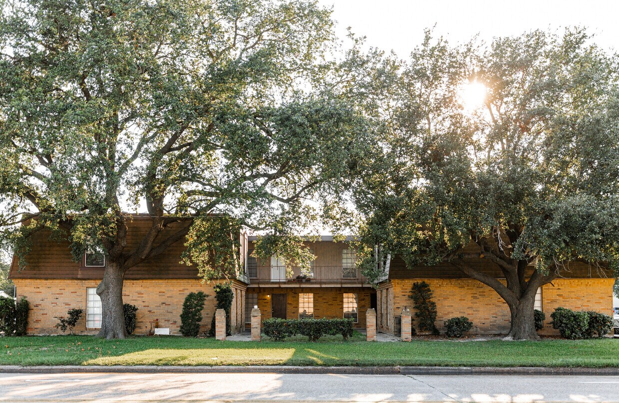 Foto principal - 2102 5th Ave N