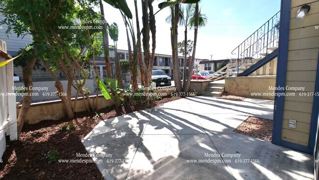 Foto del edificio - Beautiful 3 bd/2 bth Townhome just steps f...