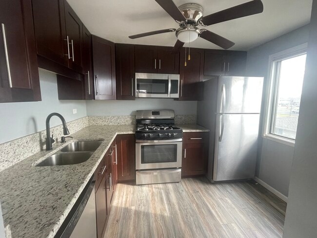 Building Photo - 225 Barcliffe Ln