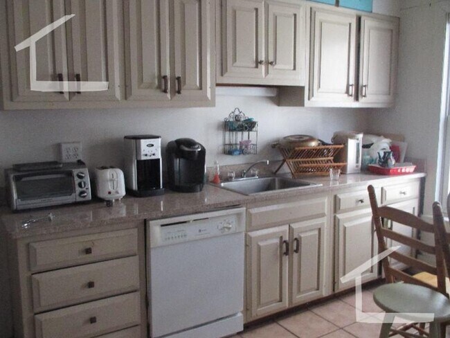 Building Photo - Luxury Apartment at Coolidge Corner. No Fe...