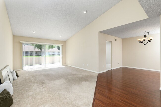 Building Photo - Leisure Village Rental - Popular Amalfi Mo...