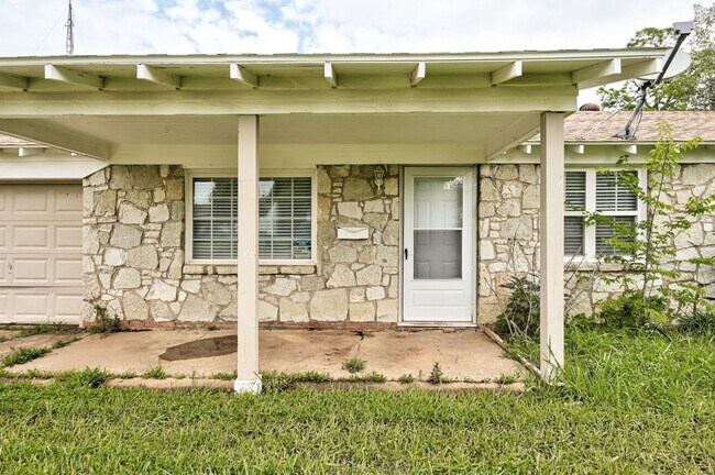 Building Photo - Cozy Cute 3BD/1BTH Home In Midwest City, M...