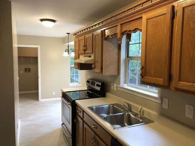 Building Photo - Charming 3BR Home with Spacious Yard in the Heart of Mount Juliet