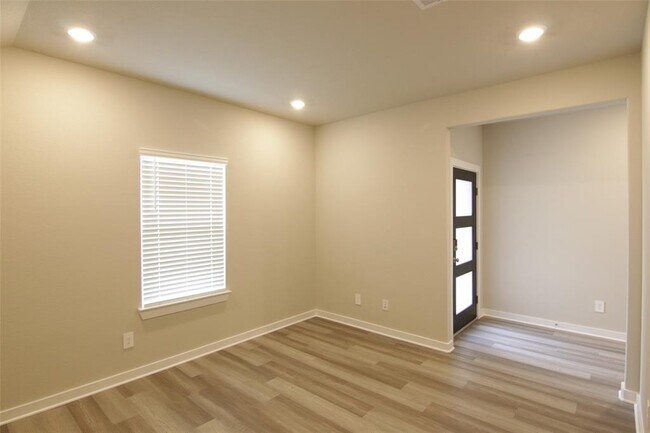 Building Photo - 6326 Brazos Trl Dr