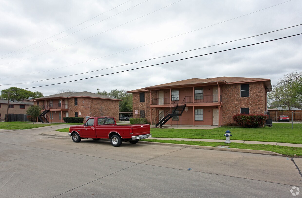 Foto principal - 908-912 E 3rd St