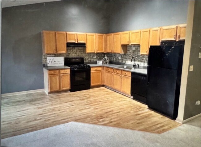 Foto del edificio - 1523 Golden Oak Dr