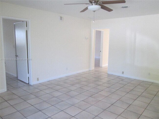 Foto del edificio - 4831 Bayview Dr