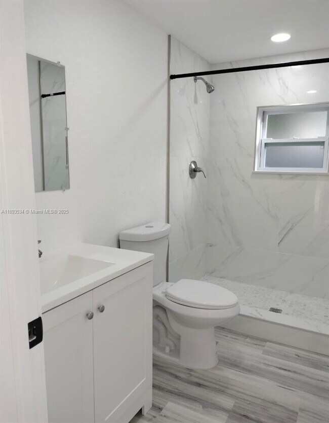 Foto del edificio - 1062 NW 25th St