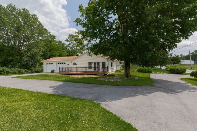 Foto del edificio - 4 Bed, 3, Bath Single Family Home in Ranson, WV