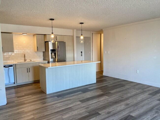 Foto del edificio - AVAILABLE NOW! Recently remodeled condo on Cherry Creek Trail + Move in Special!