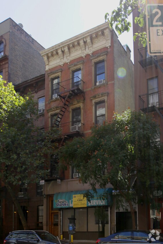 Foto principal - 204 E 13th St