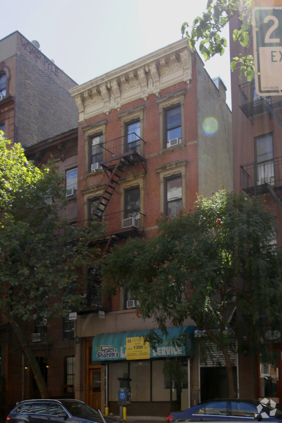 Primary Photo - 204 E 13th St