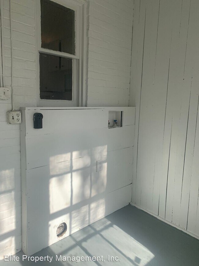 Building Photo - 5 br, 1 bath House - 618 W. Princess St.
