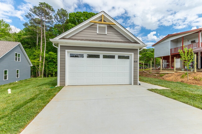 Building Photo - 4646 Heiskell Dr
