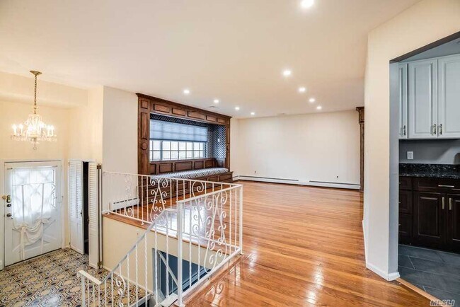 Building Photo - 580 Park Ave