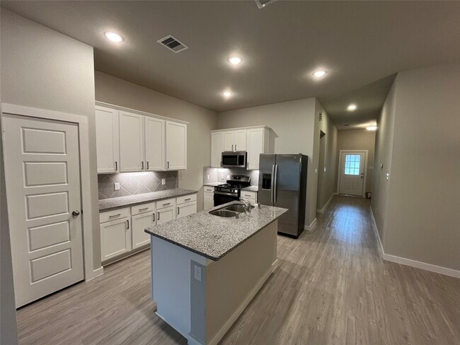 Building Photo - 819 Deerhurst Ln