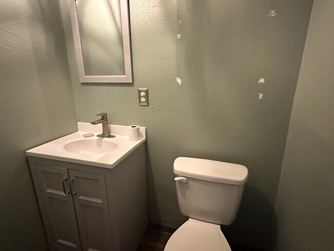 Foto del edificio - 2202 Monitor St