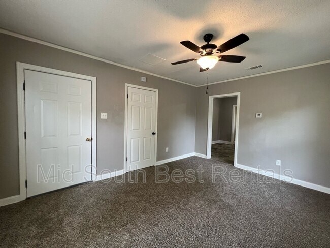 Foto del edificio - 877 N Holmes St