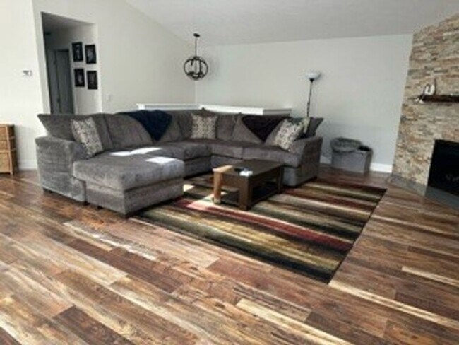 Foto del edificio - Furnished, Short-Mid Term-All-inclusive Tw...