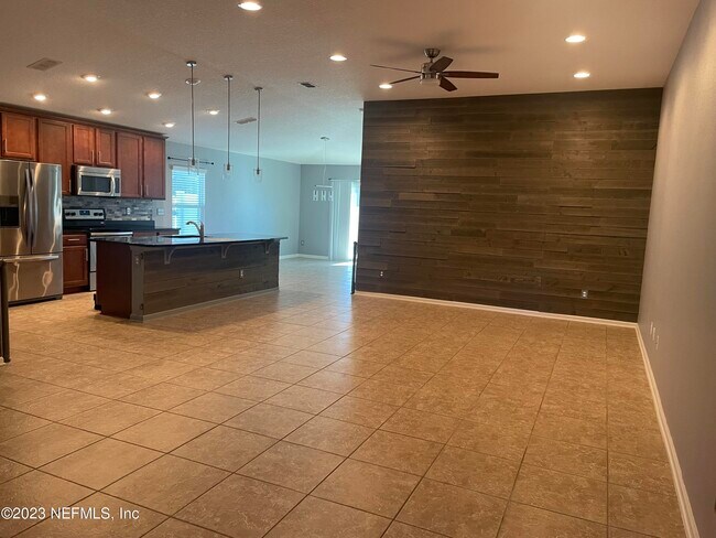 Foto del edificio - 15945 Bainebridge Dr