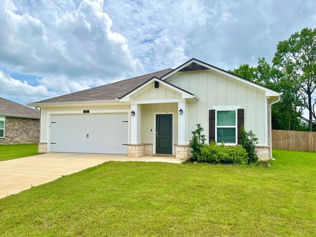 Building Photo - 202 S Rainbow Dr