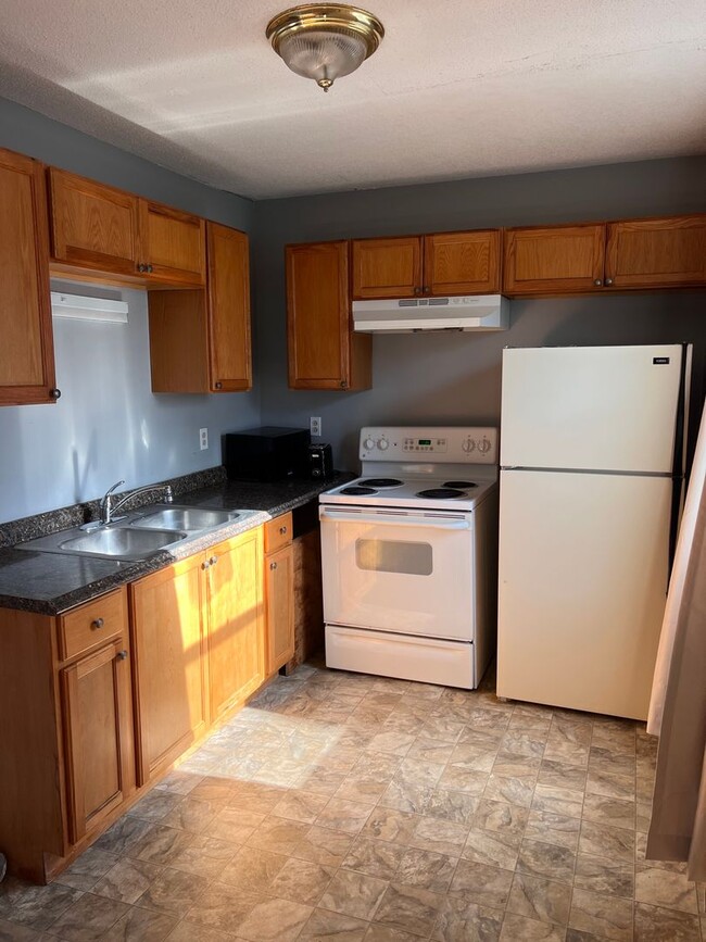 Building Photo - Duplex in Prime Location