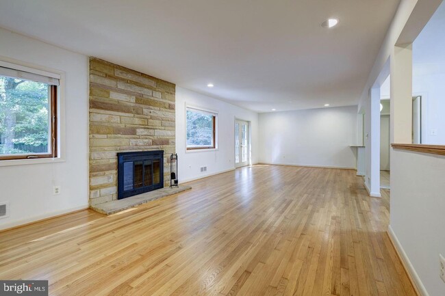 Building Photo - 6710 Persimmon Tree Rd