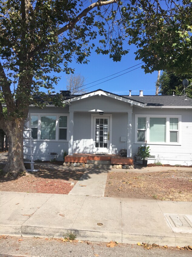 Foto principal - 824 Sumner St