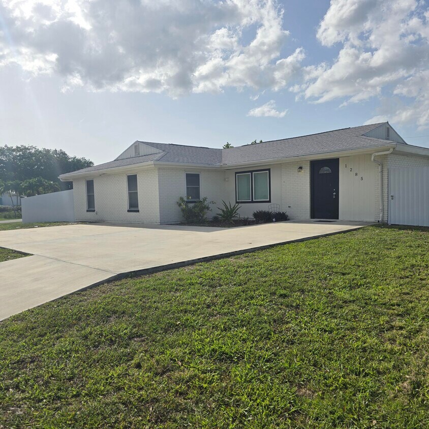 Primary Photo - 1285 SE Port St Lucie Blvd